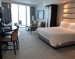 Hotelli Renovated Up To 30% Off Beautiful Suite W/balcony @ Fontainebleau (Miami Beach, Amerikan Yhdysvallat)