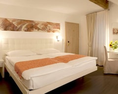 Khách sạn Hotel America (Locarno, Thụy Sỹ)
