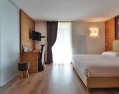 Sassdei Suite Hotel (Andalo, Italy)