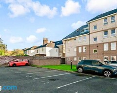 Toàn bộ căn nhà/căn hộ Luxurious 2-bed Flat With Free Parking Beside Glasgow Airport (Paisley, Vương quốc Anh)