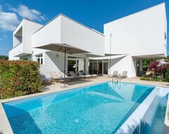 Hele huset/lejligheden Amazing Villa With Heated Indoor Pool And Outdoor Pool (Žminj, Kroatien)