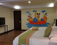 Hotel Yangshuo Xingping Island Resort (Yangshuo, China)