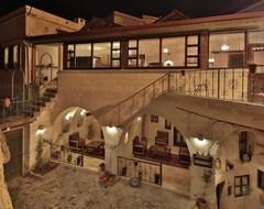 Khách sạn Three Doors Cappadocia (Ortahisar, Thổ Nhĩ Kỳ)