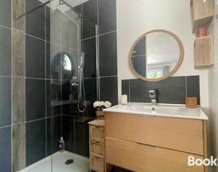 Cijela kuća/apartman Villa Haut De Gamme 6-8p, 3 Ch, 3 Sdb, Piscine Et Superbe Jardin Clos (Saint-Sernin, Francuska)