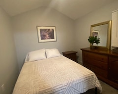 Toàn bộ căn nhà/căn hộ Beautiful And Modern 2 Bedroom Home Next To Hiking & Biking Trails (McKeesport, Hoa Kỳ)