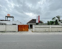 Hotel Reddoorz Near Pantai Selong Belanak (Selong, Indonezija)