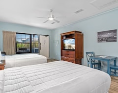 Khách sạn Bring Your Family To The Beach! 2 Queen Beds At Beachside Inn Hotel. (Destin, Hoa Kỳ)