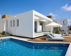 Khách sạn Paradise Cove Luxurious Beach Villas (Kato Paphos, Síp)