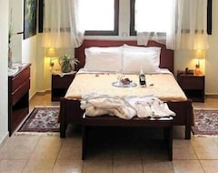 Hotel Lesse (Hanioti, Greece)