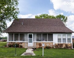 Entire House / Apartment Grannys House By The Coleman Vault (Marionville, USA)