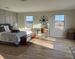 Casa/apartamento entero Salt Marsh Beach House - Ocean Views From Large Decks & Minute Walk To Beaches (Fall River, EE. UU.)