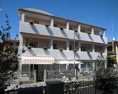 فندق Meublè Eliani (جرادو, إيطاليا)