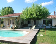Koko talo/asunto Very Quiet Charming House With Swimming Pool. (Lacanau, Ranska)