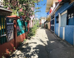 Khách sạn Manalos Lodge And Restaurant (Puerto Galera, Philippines)