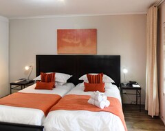 Hotel Feathers Lodge (Durbanville, South Africa)