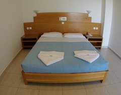 Hotel Eleftheria (Agia Marina, Greece)