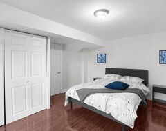 Toàn bộ căn nhà/căn hộ Gorgeous,spacious And Bright 3 Bedroom Walkout Basement! (Oshawa, Canada)