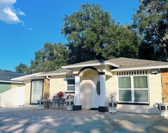 Koko talo/asunto Beautiful Vacation Home W/hot Tub, Patio Area- 5 Min From Busch Garden. (Tampa, Amerikan Yhdysvallat)