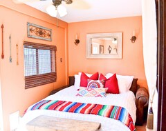 Entire House / Apartment Beyond Charming ~ Stroll To Old Town~ Super Fall Specials :) (Albuquerque, USA)