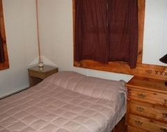 Entire House / Apartment The Card'S Nest Rental Cabin On Lake In Wooded Area (Barryton, USA)