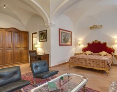 Hotel Villa Santanastasio Luxury Holiday Accommodation (Volterra, Italy)