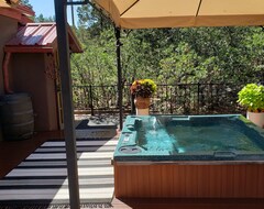 Toàn bộ căn nhà/căn hộ Get Away To The Cool Mountains And Relax In The Hot Tub Or Enjoy The Outdoors! (Tijeras, Hoa Kỳ)