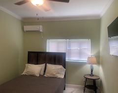 Tüm Ev/Apart Daire Single Spacious Bedroom Orange Unit (Nicholls Town, Bahamalar)