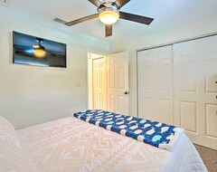 Hotel New! Quaint Bonita Springs Townhome, Near Beach! (Bonita Springs, USA)