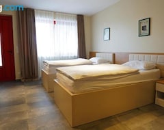Nava Hotel & Storage (Wiener Neustadt, Austrija)