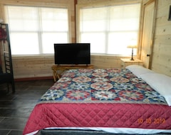 Entire House / Apartment Oct. Special $20 Off Nightly! Indoor Pool, Hot Tub, Firepit! Chatt., Tn 21 Miles (South Pittsburg, USA)