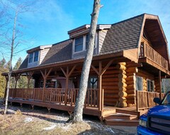Koko talo/asunto Family-friendly 40 Acre Chicaugon Lake Log Cabin (Crystal Falls, Amerikan Yhdysvallat)