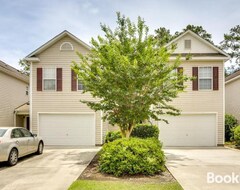 Hele huset/lejligheden Charming North Charleston Townhome - Pets Welcome! (North Charleston, USA)