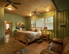 Entire House / Apartment Cherry Ridge Retreat Boat House Sauna Cabin (New Plymouth, USA)