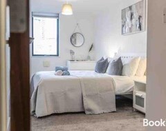 Tüm Ev/Apart Daire Stylish 2 Bed 2 Bath Apartment In City Centre With Free Parking (Birmingham, Birleşik Krallık)
