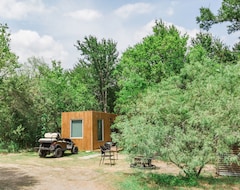 Camping Big Dipper Safari Tent At Wahwahtaysee Resort On The San Marcos River (Luling, EE. UU.)