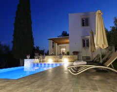 Toàn bộ căn nhà/căn hộ 3 bedroom Villa with pool, veranda and private garden (Kamilari, Hy Lạp)