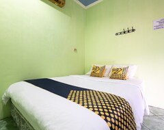 Khách sạn Spot On 3961 Fico's Residence (Bekasi, Indonesia)