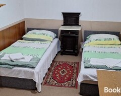 Bed & Breakfast Fenyő Panzió És Apartmanház Mezőkövesd (Mezökövesd, Hungary)