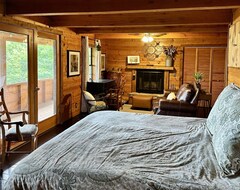 Casa/apartamento entero Secluded Cabin Nestled On 7 Acres In The Woods With Gorgeous Lake View! (Silver Point, EE. UU.)