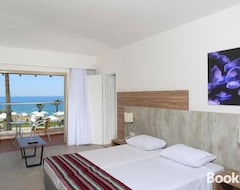 Hotel Aqua Sol Holiday Village And Water Park (Coral Bay, Cypern)