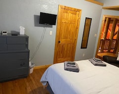 Entire House / Apartment Aqua Log Cabin Retreat (Greene, USA)