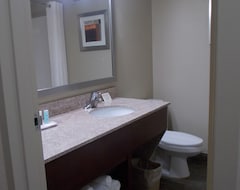 Hotel Comfort Suites Inn at Ridgewood Farm (Salem, USA)