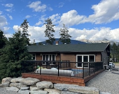 Koko talo/asunto Large Mountain Home With Pool And Hot Tub. Perfect Family Getaway In Valemount (Valemount, Kanada)