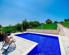 Entire House / Apartment Wonderful Private Villa With Private Pool, A/c, Wifi, Tv, Balcony And Parking (Zagreb, Croatia)