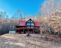Toàn bộ căn nhà/căn hộ Smoky Mountain Cabin With Hot Tub (Franklin, Hoa Kỳ)