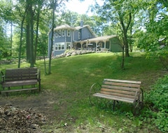 Entire House / Apartment Large Farmhouse On 6 Acres/300 Feet Of Private Lakeshore (Crosslake, USA)