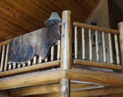 Koko talo/asunto Private Mountain Log Cabin Perfect For: A Small Family,Or Romantic Retreat. (Eureka, Amerikan Yhdysvallat)