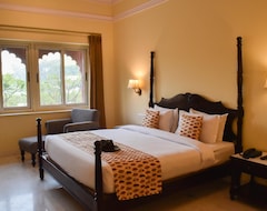 Hotel Umaid Lake Palace - An Organic Retreat (Dausa, India)