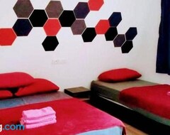 Khách sạn Red Triangle Cottage Roomstay (Kerteh, Malaysia)