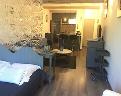 Hotelli Comme Une Suite Dhôtel En Centre Ville (Vaison-la-Romaine, Ranska)